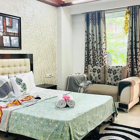 Bluo Cozy Studio With Balcony - Green Park Hkv Apartment Ню Делхи Екстериор снимка